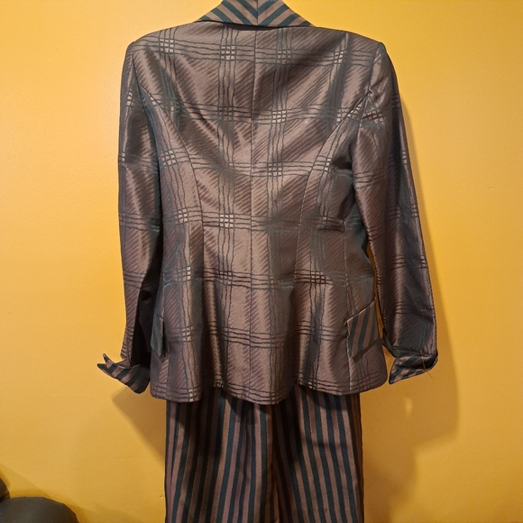 Vintage Pin Stripped Suit Size 10 - Picture 6 of 8
